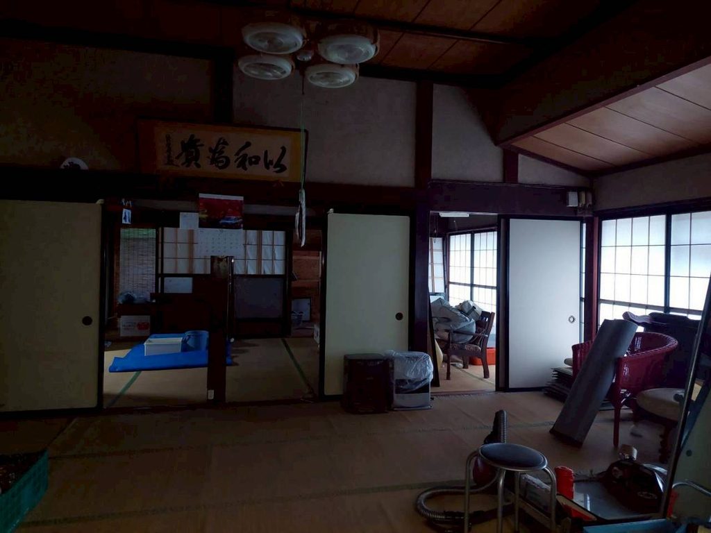 かつての畳敷きの和室。部屋ごとに段差があり、寒暖差も課題でした。